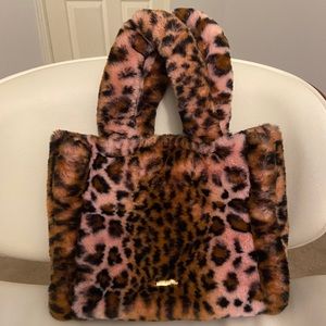 ❤️ cheeta/leopard print fuzzy bag SOLD